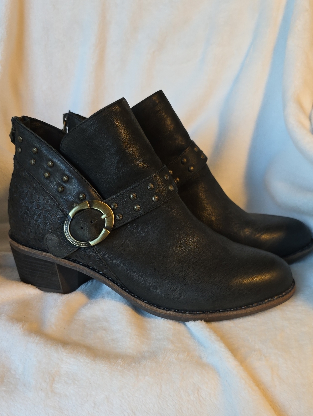 Hälsa Melania Ankle Zip Boot.